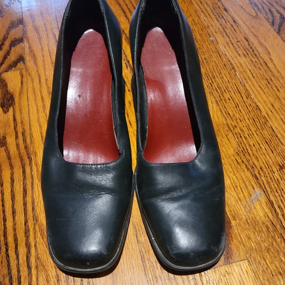 Classic black shoes - Picture 3 of 3